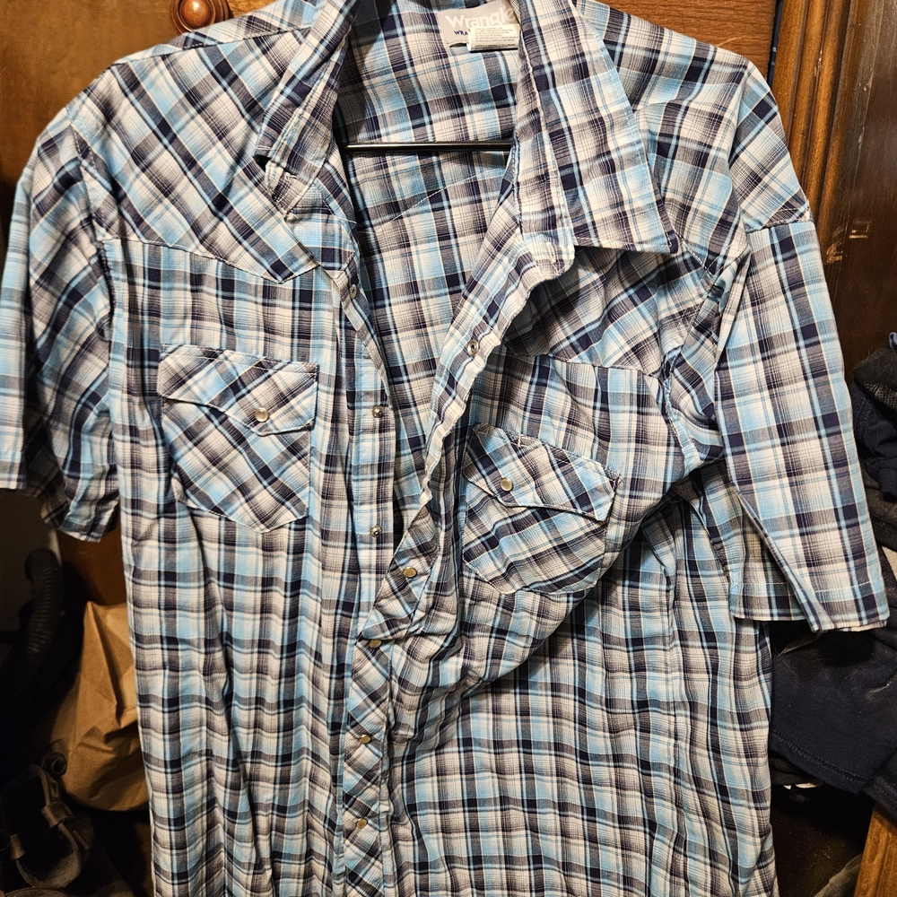 Wrangler Men's Casual Blue and White Plaid Shirt